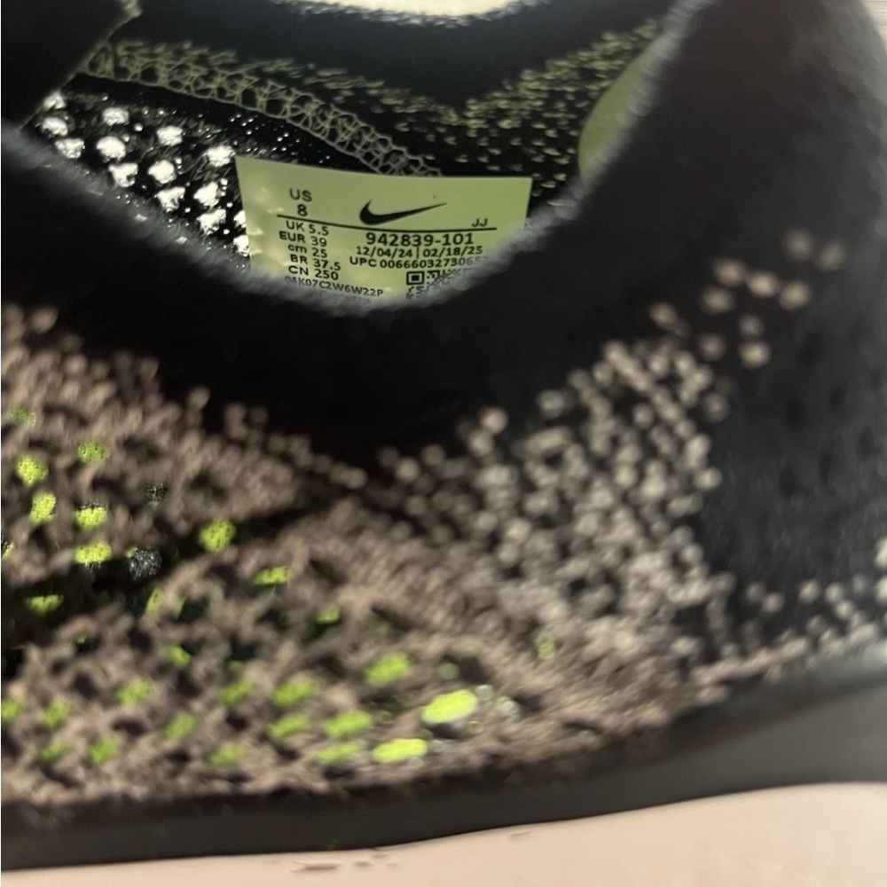 Nike Free Run Flyknit 2018 Oreo Black/White Women's Shoe Size 8 942839-101 - Picture 10 of 11